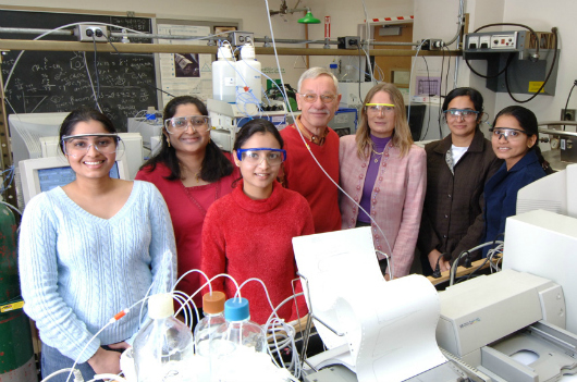Keck Foundation Provides $250,000 for Science Lab Class Innovations