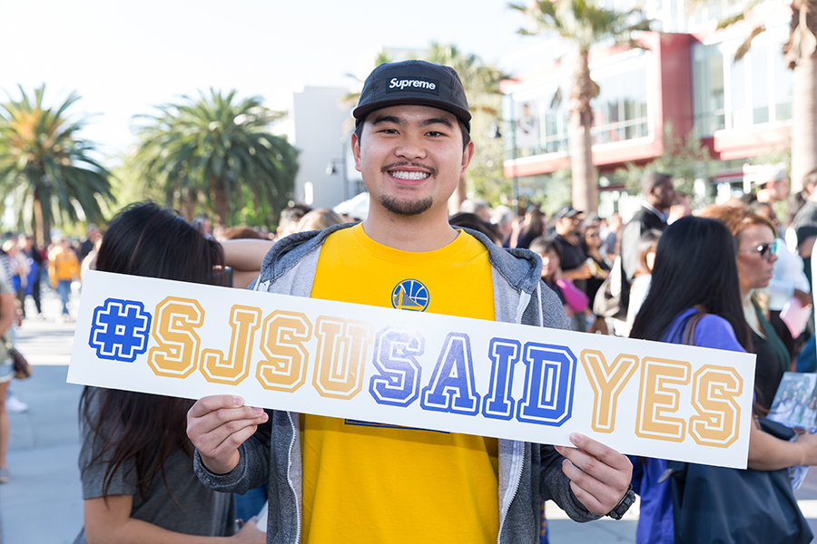 A student visits SJSU for Admitted Spartans Day.