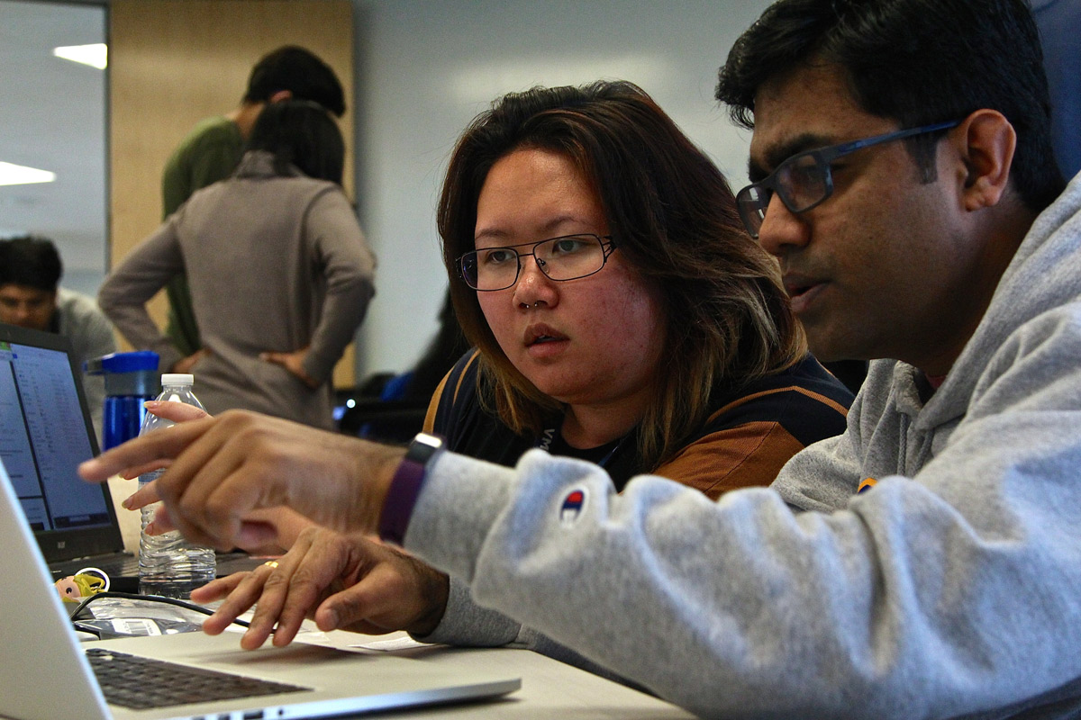 Meredith Ku, VMware intern, and Robinson Raju, MS Computer Science ’16, review the accounts they’ve just set up on Aeris’ cloud management system (Photo: Lauren Hernandez, ’15 Journalism).