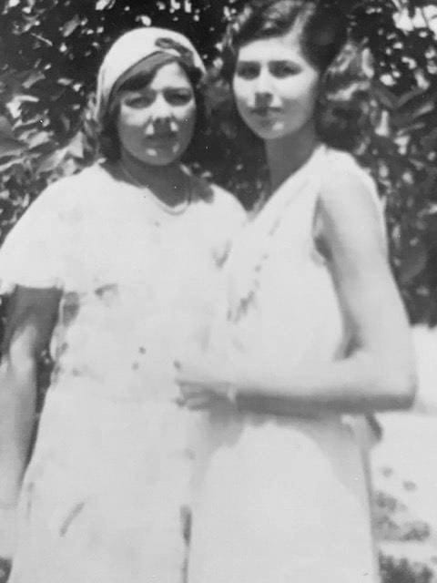 Black and white photo of Virginia Silveira with her sister Edna.