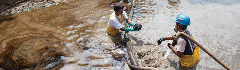 Workers in groundwater